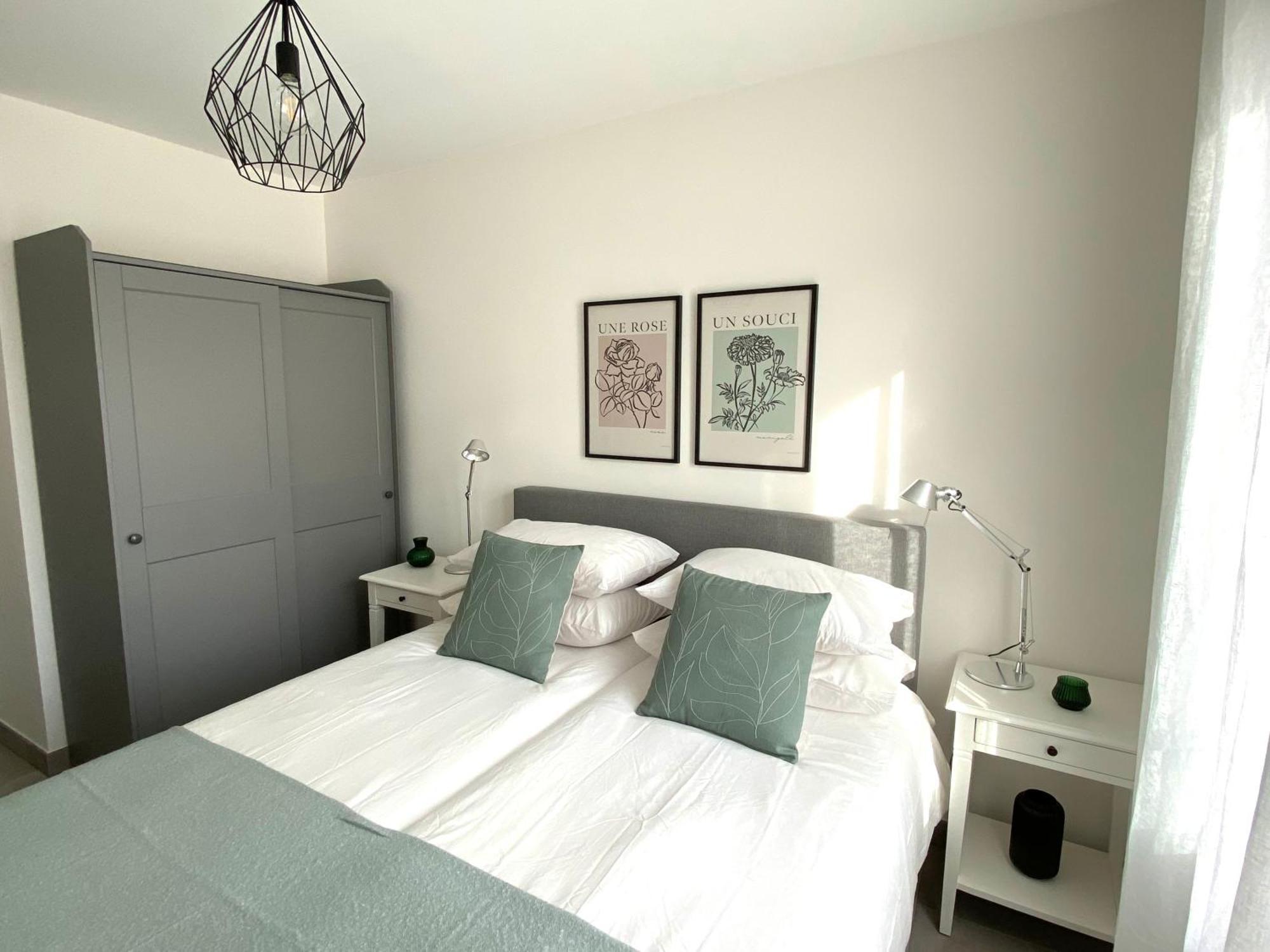 Fabulous Two-bedroom With Parking *