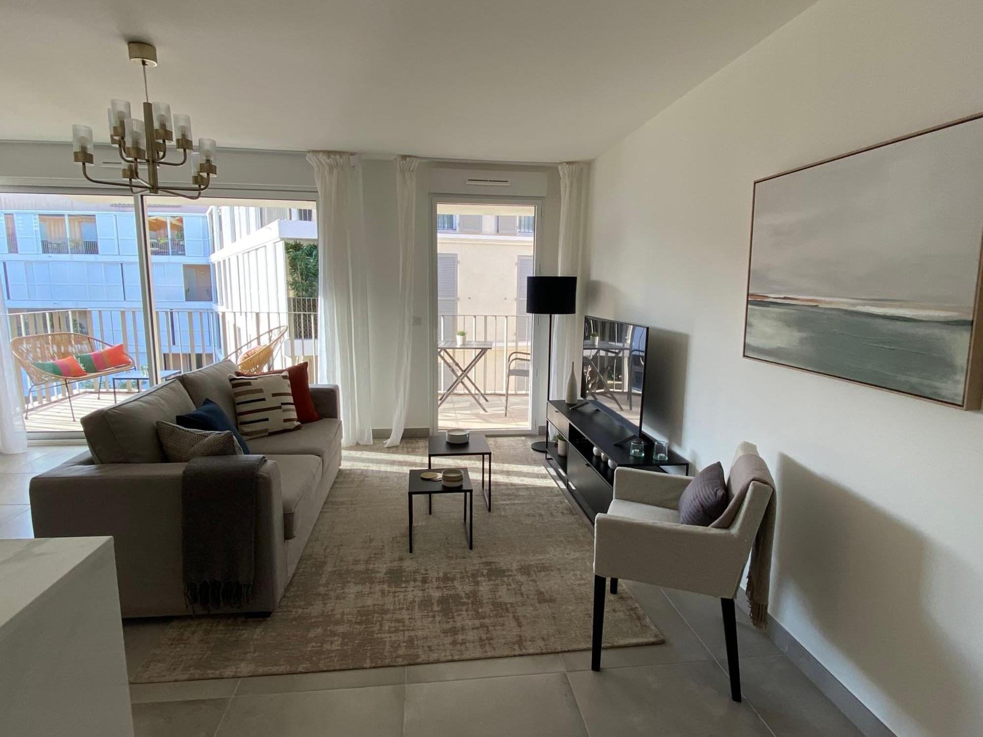 Fabulous Two-bedroom With Parking Antibes