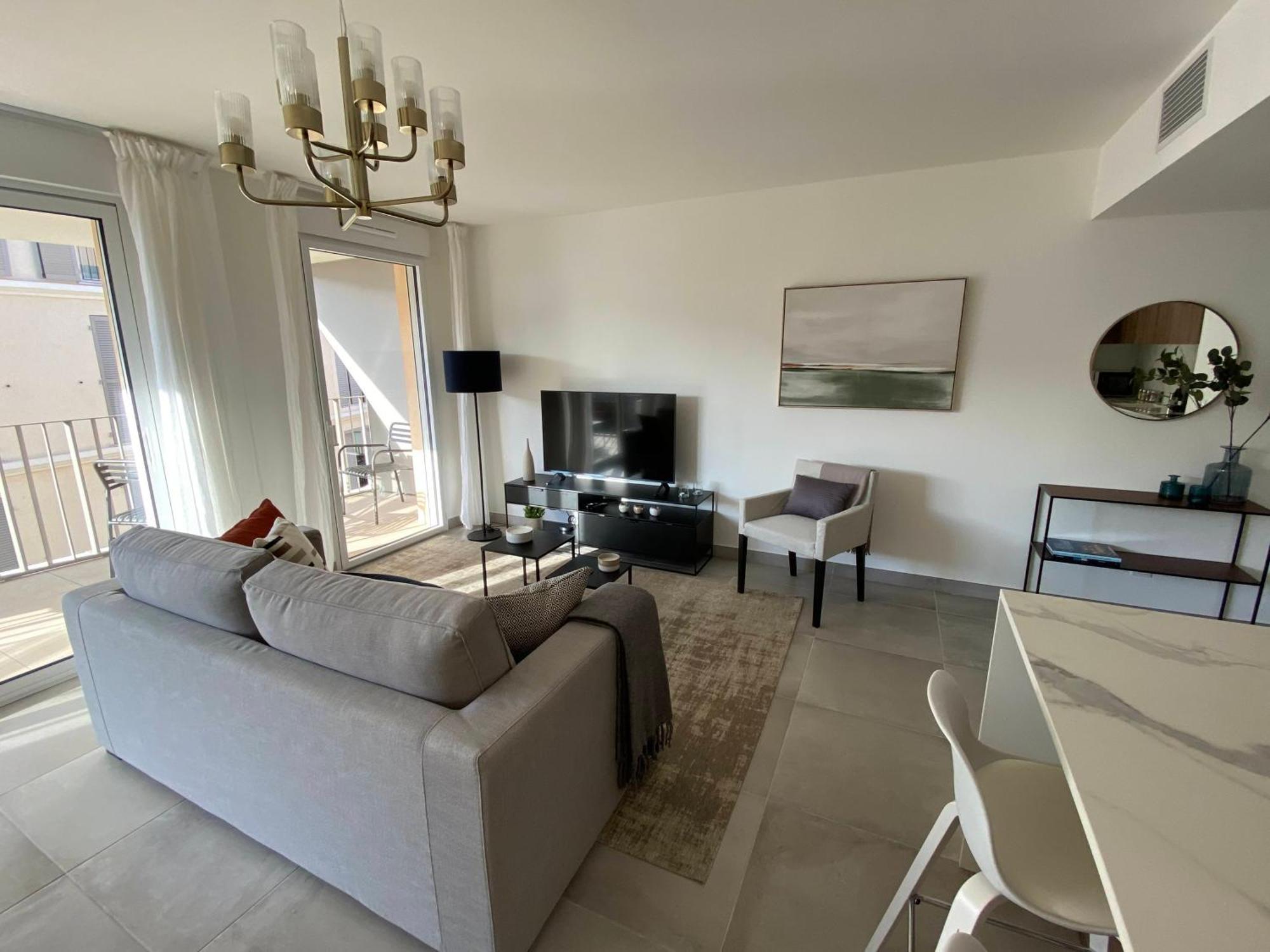 Fabulous Two-bedroom With Parking Apartment Antibes